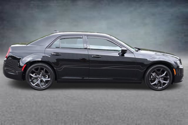 Used 2022 Chrysler 300 Touring w/ Sport Appearance Package RWD image 2