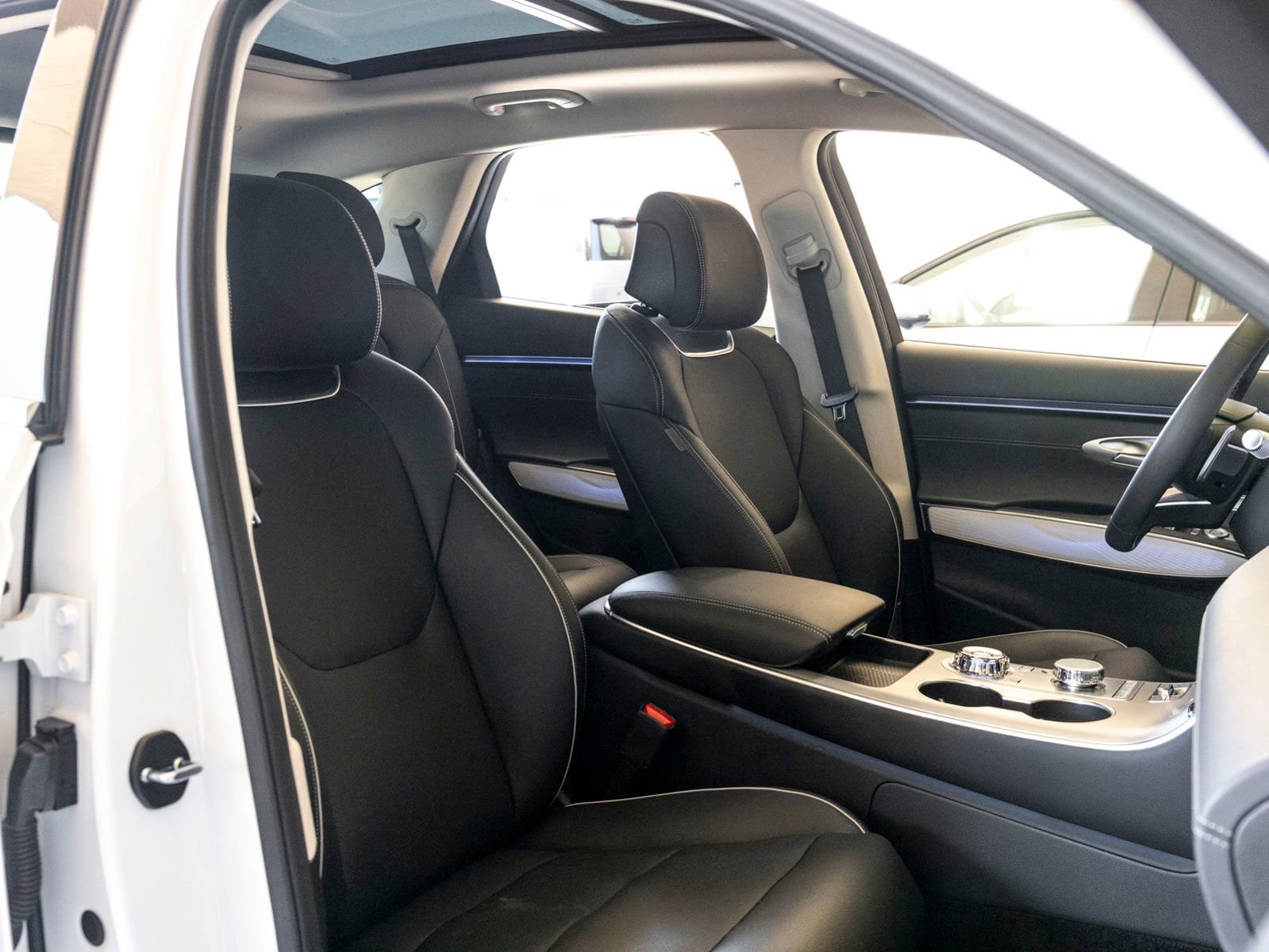 Used 2026 Genesis GV70 2.5T Advanced image 25