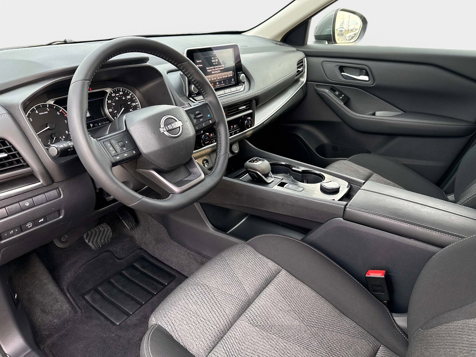 Used 2026 Nissan Rogue SV image 33