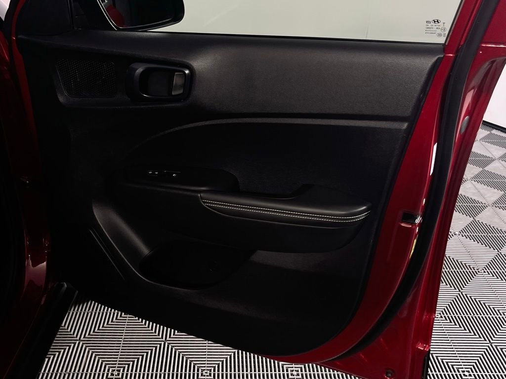 Used 2025 Hyundai Venue Limited image 33