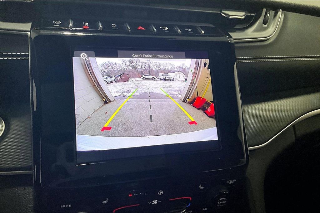 Used 2023 Jeep Grand Cherokee L Laredo image 14