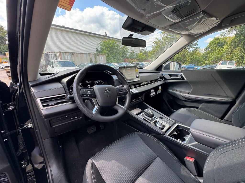 New 2025 Mitsubishi Outlander ES AWD/4WD image 9