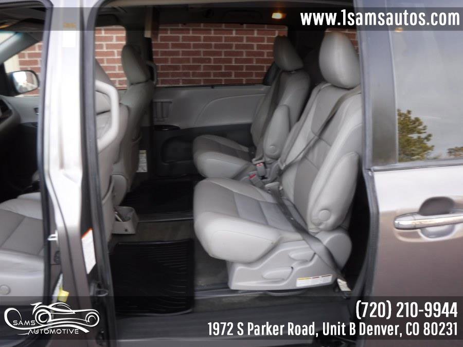 Used 2017 Toyota Sienna XLE Premium image 17