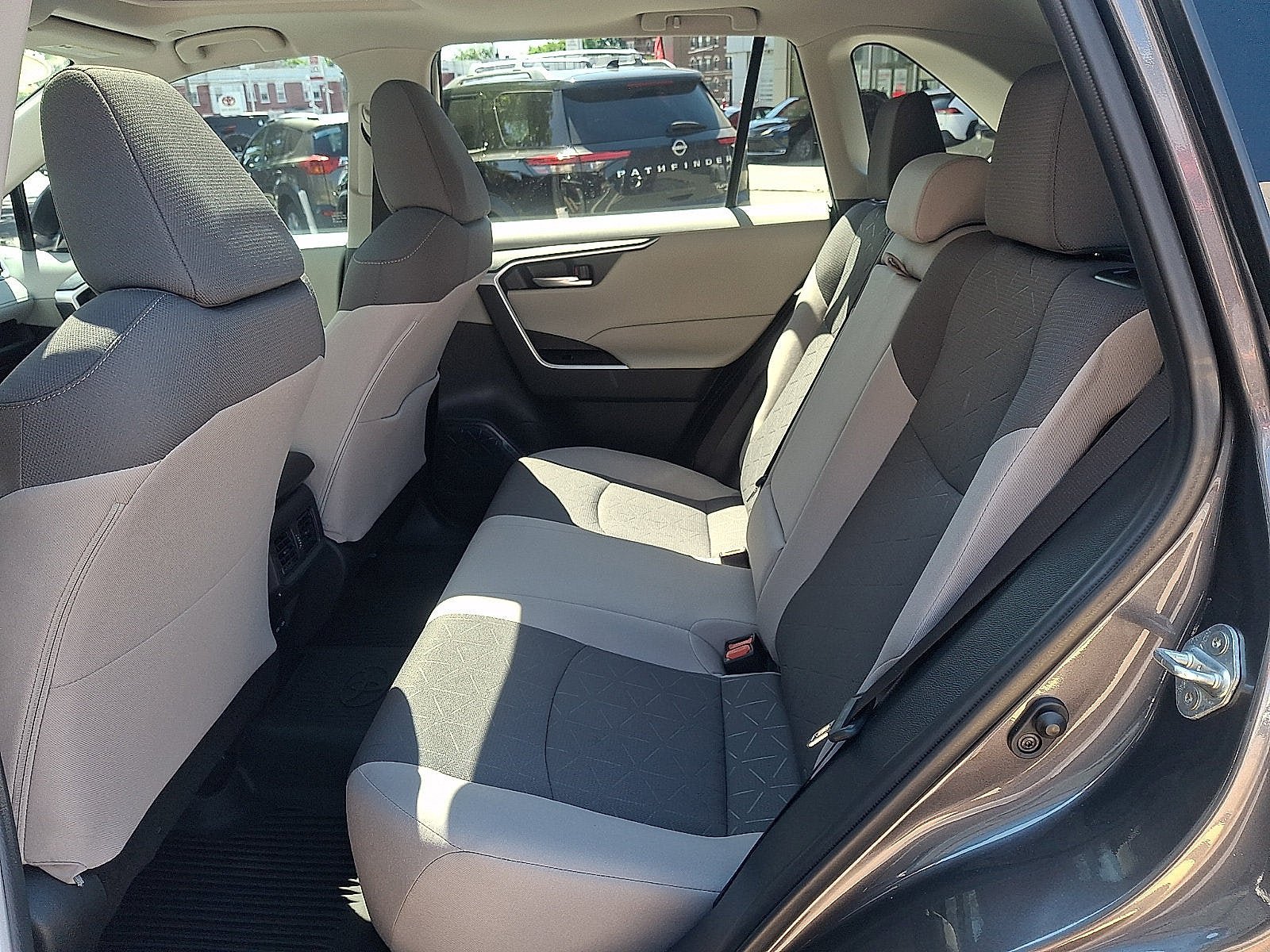 Used 2024 Toyota RAV4 XLE w/ Convenience Package FWD image 10
