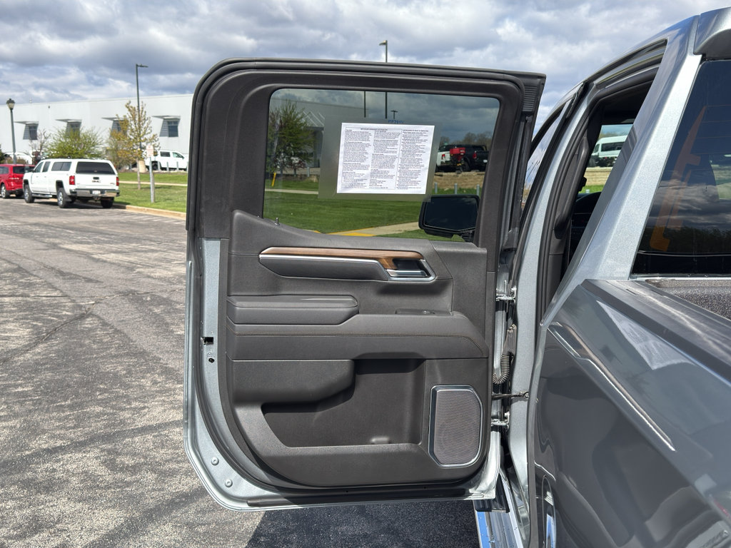 Used 2025 Chevrolet Silverado 1500 High Country w/ High Country Premium Package AWD/4WD image 37