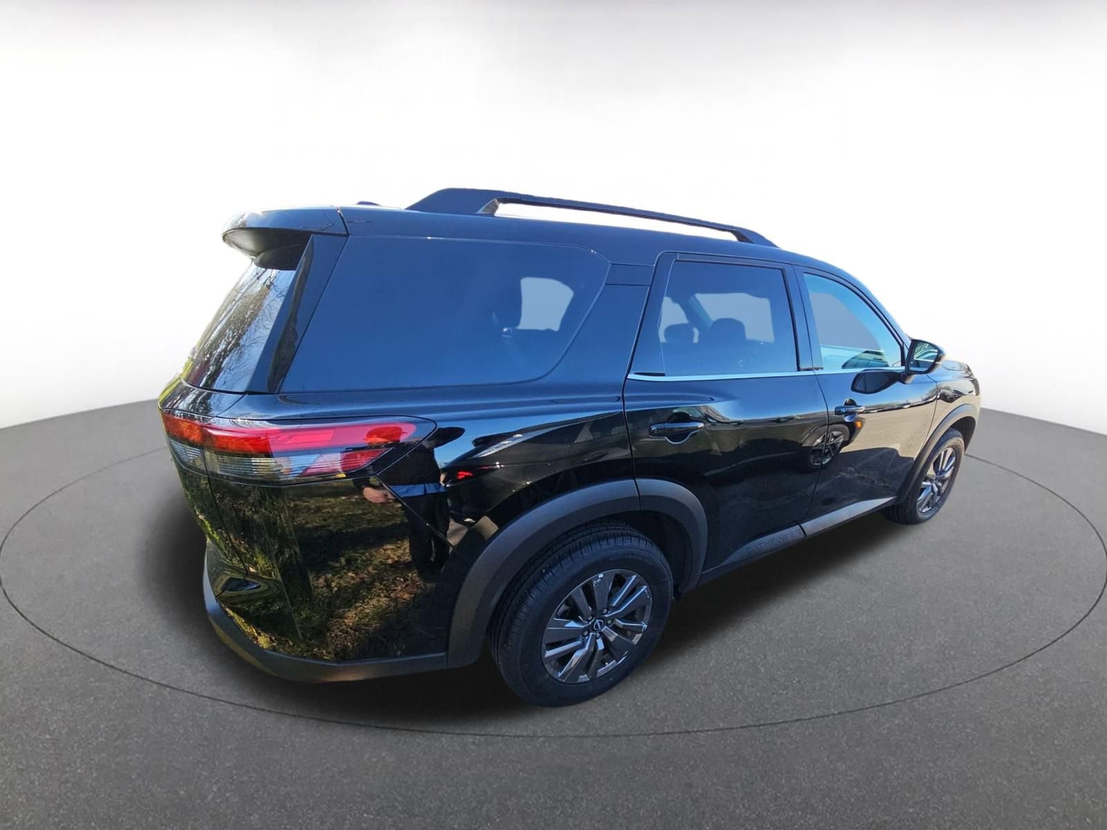 Used 2025 Nissan Pathfinder SV image 6