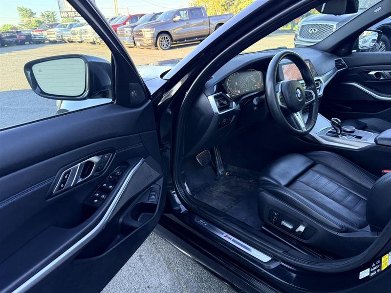 Used 2019 BMW 330i xDrive Sedan w/ M Sport Package AWD/4WD image 25