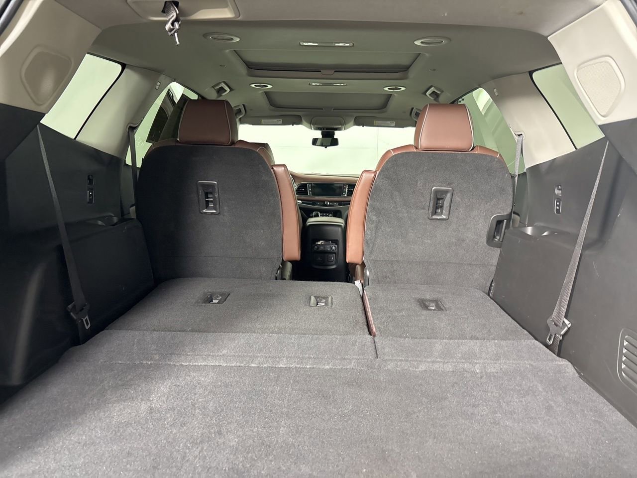 Used 2021 Buick Enclave Avenir w/ Avenir Technology Package image 27