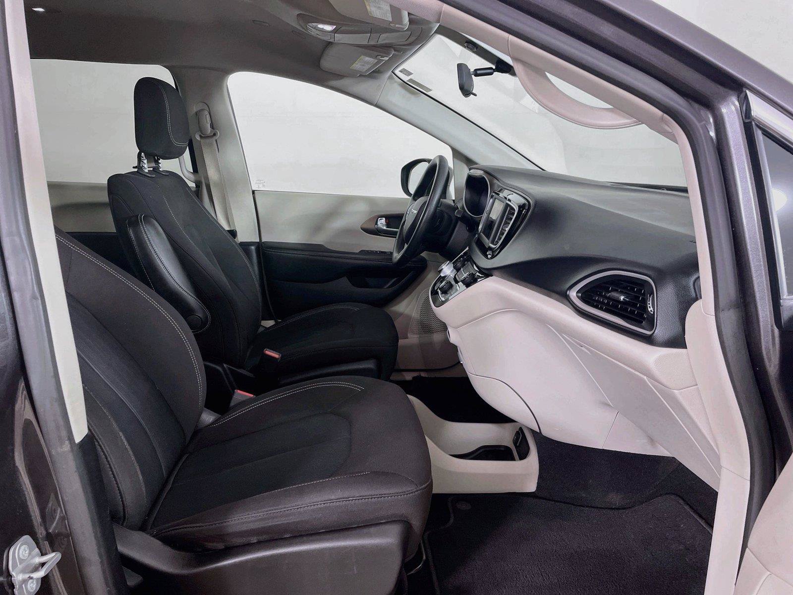 Used 2021 Chrysler Voyager LX FWD image 26