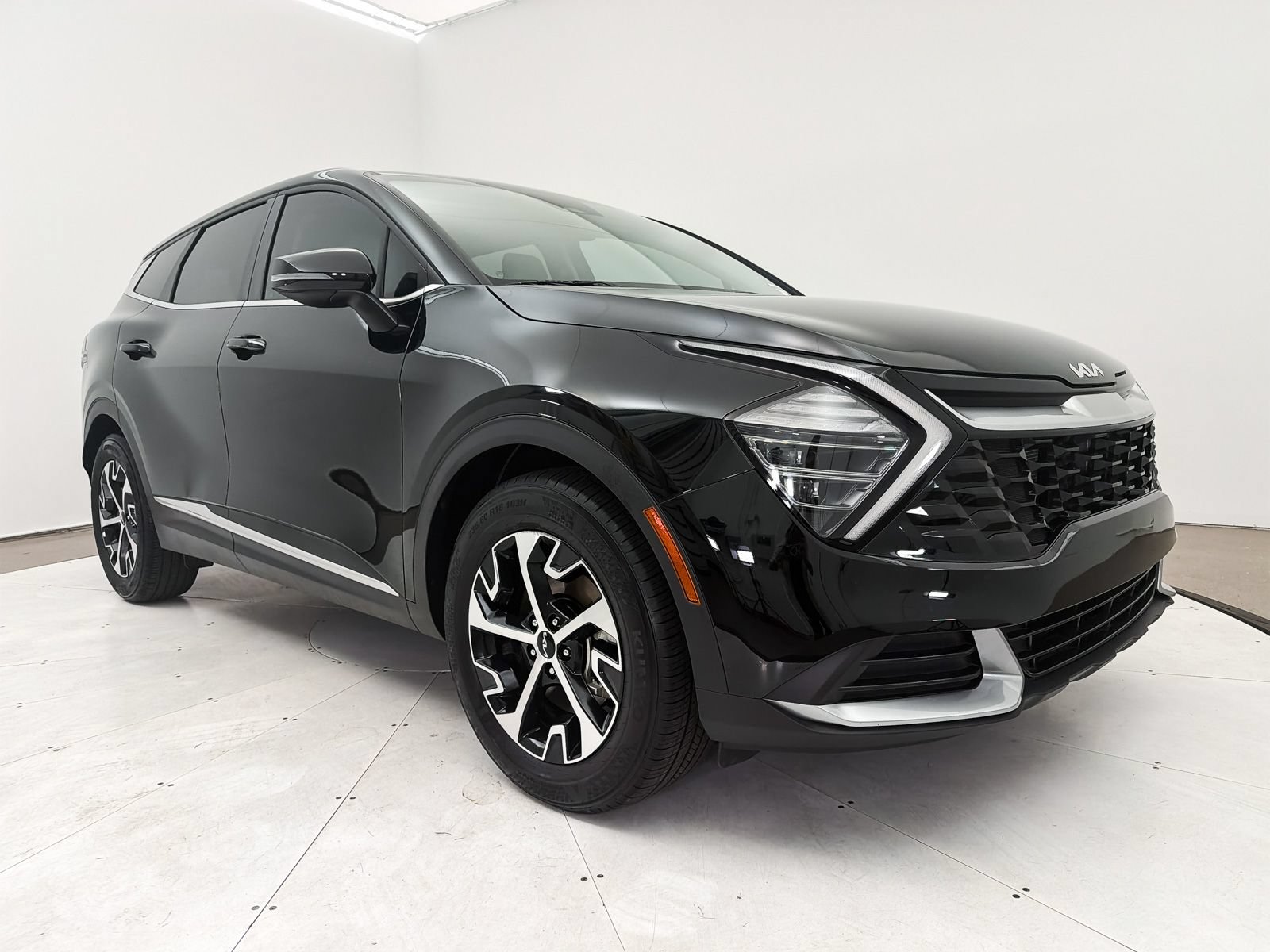 Certified 2025 Kia Sportage EX FWD image 11