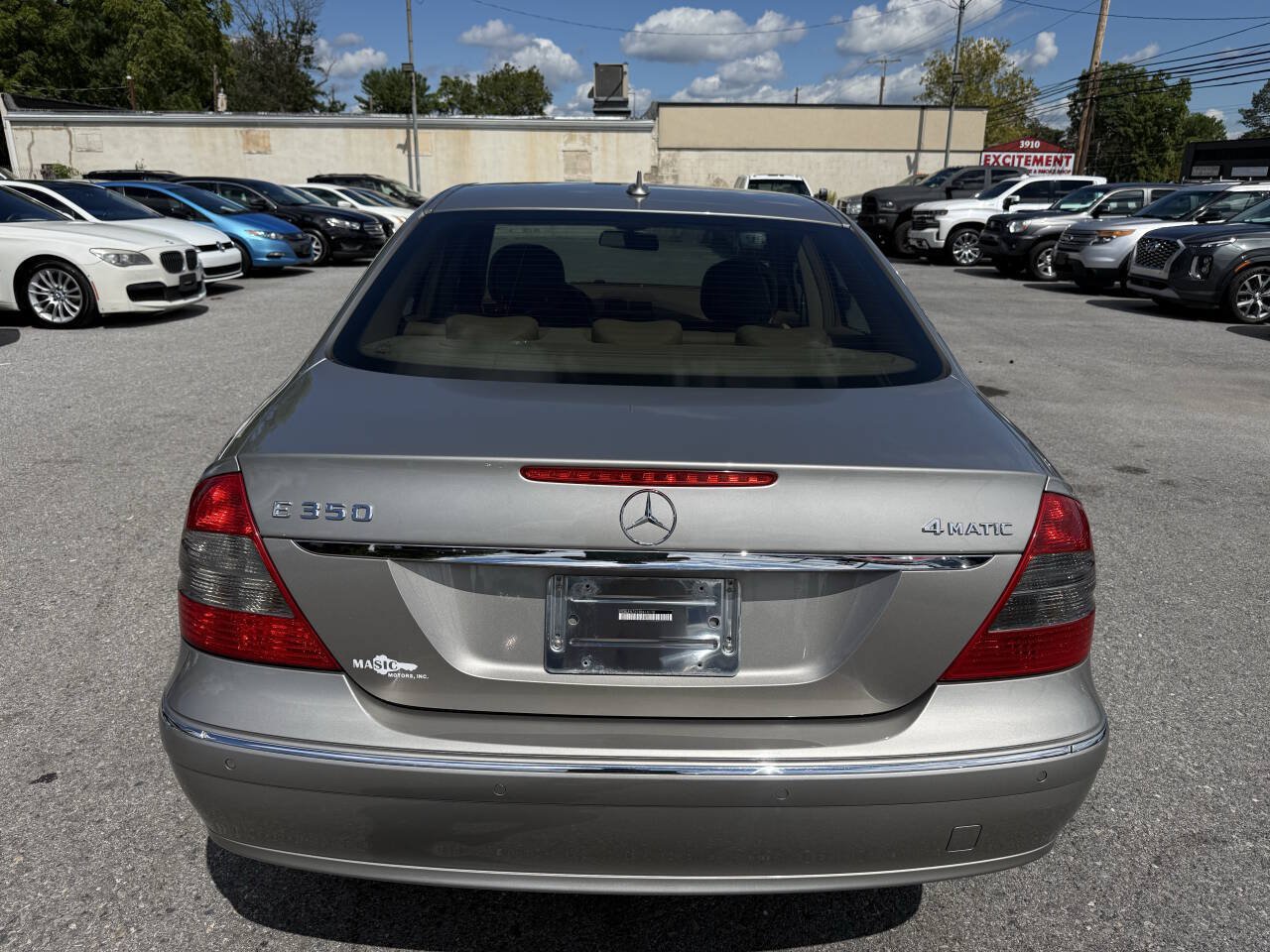 Used 2009 Mercedes-Benz E 350 4MATIC Sedan image 4