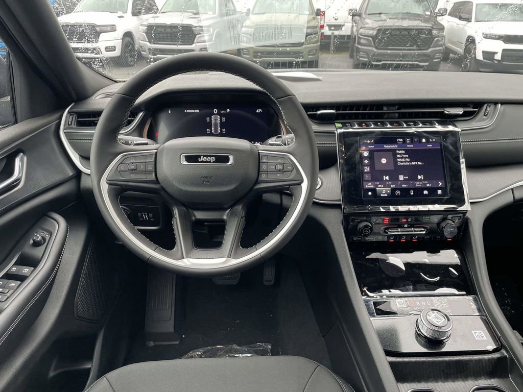 New 2025 Jeep Grand Cherokee Laredo X w/ Luxury Tech Group I image 22