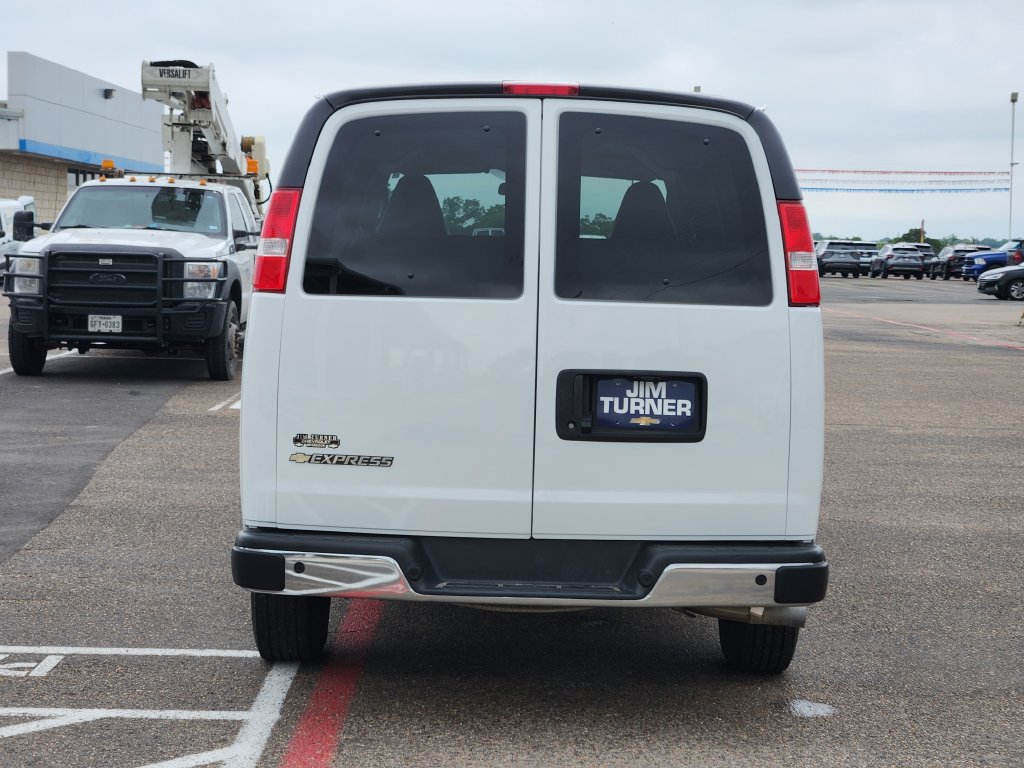 Used 2025 Chevrolet Express 2500 LT w/ LT Preferred Equipment Group RWD image 6