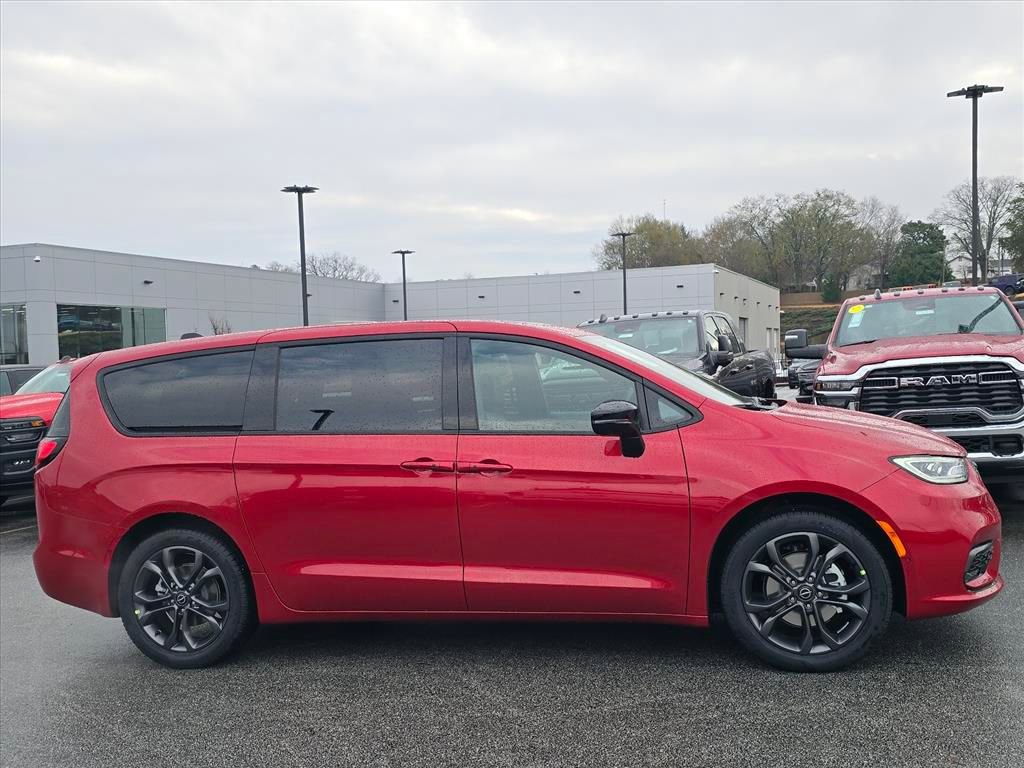 New 2026 Chrysler Pacifica Select FWD image 2