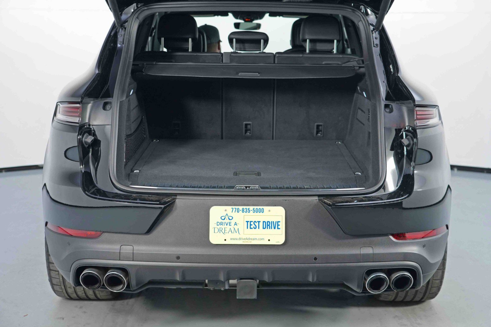 Used 2024 Porsche Cayenne w/ Premium Package image 10