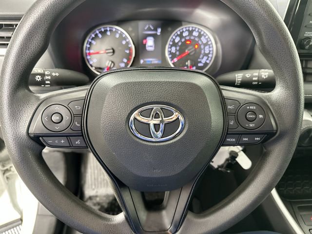 Used 2021 Toyota RAV4 LE image 18