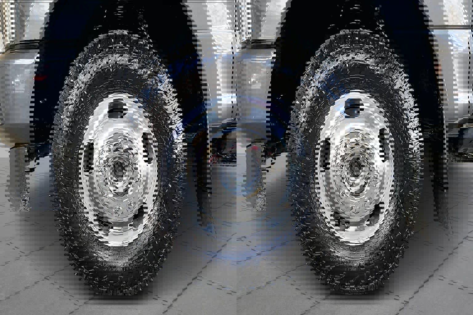 Used 2022 Ford F350 Platinum w/ FX4 Off-Road Package image 10