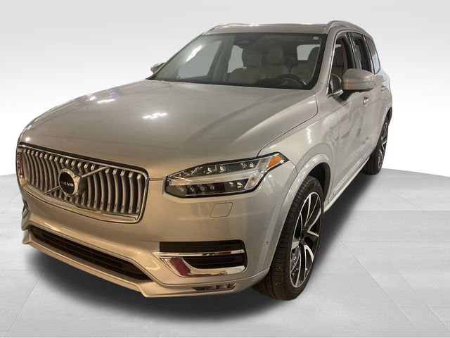 Used 2023 Volvo XC90 B5 Plus image 4