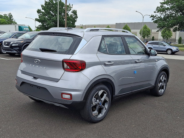 New 2026 Hyundai Venue SEL FWD image 4