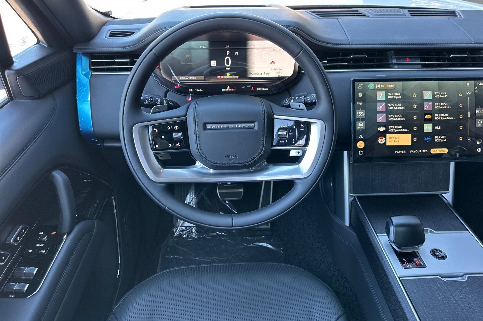 New 2025 Land Rover Range Rover SV image 15