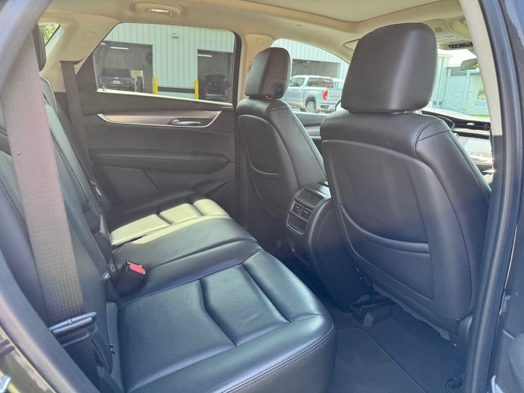Used 2018 Cadillac XT5 Luxury w/ Driver Awareness Package FWD image 12