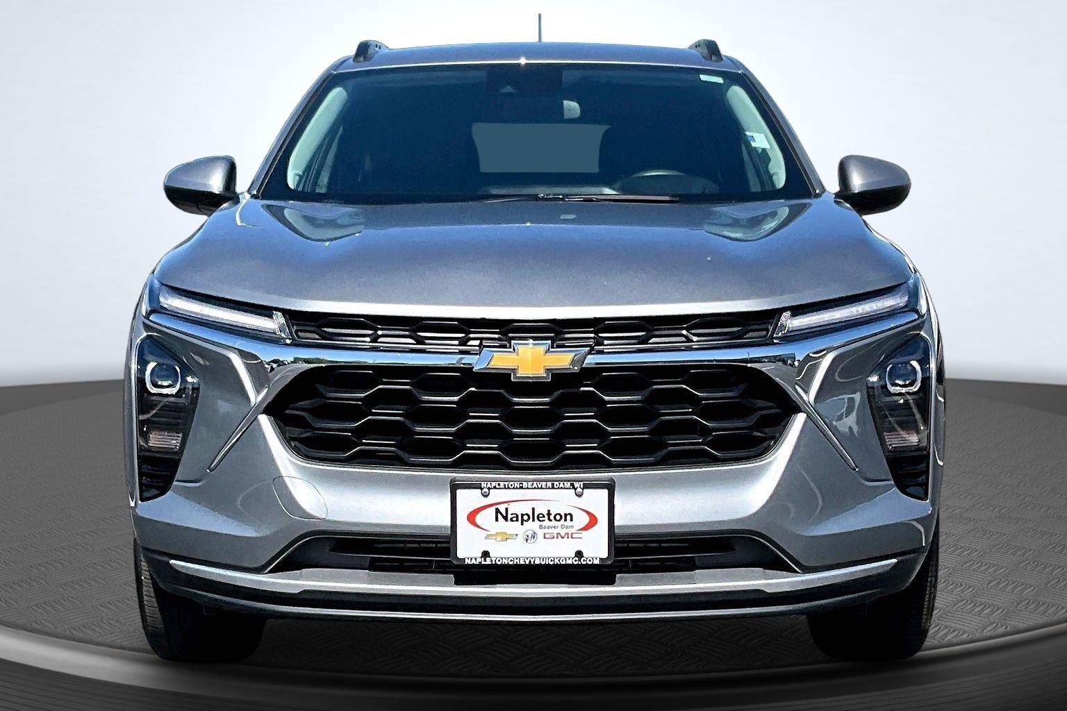 Used 2025 Chevrolet Trax LT FWD image 3