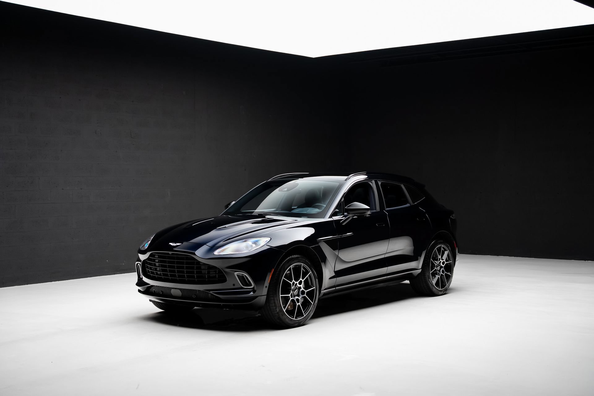 Used 2021 Aston Martin DBX AWD/4WD image 4