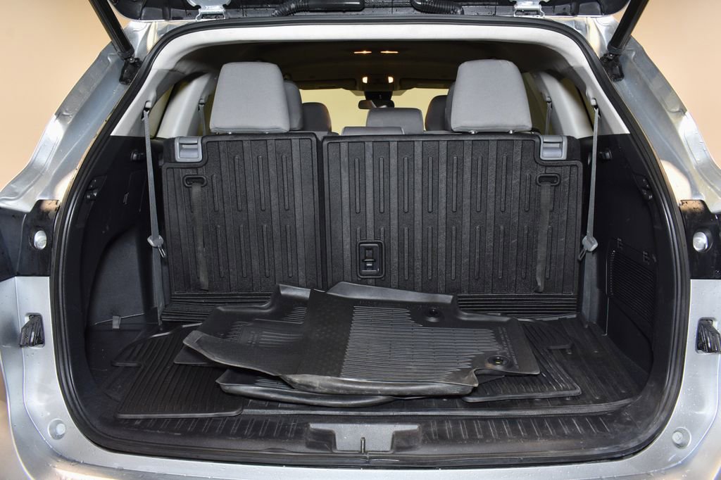 Used 2023 Toyota Highlander XLE image 27