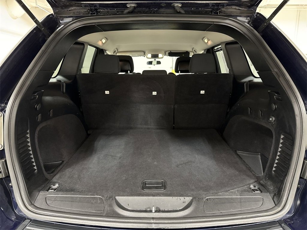 Used 2012 Jeep Grand Cherokee Laredo w/ Laredo E Group image 22