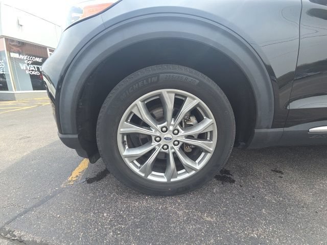Used 2020 Ford Explorer XLT w/ Equipment Group 202A AWD/4WD image 19