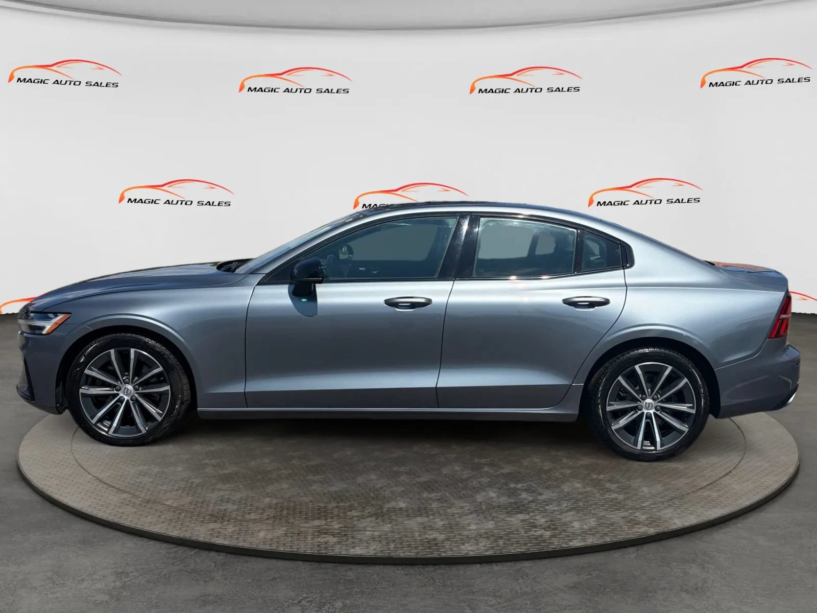Used 2021 Volvo S60 T5 Momentum w/ Premium Package FWD image 7