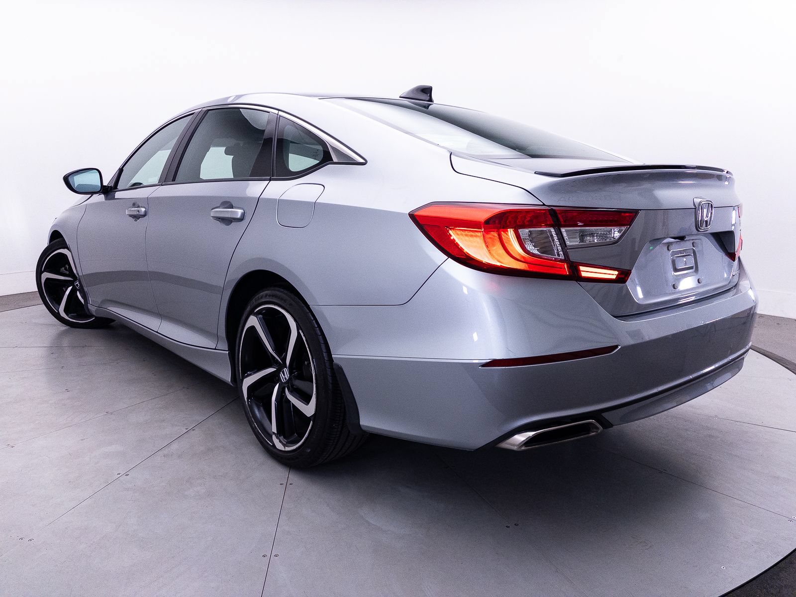 Used 2022 Honda Accord Sport image 3