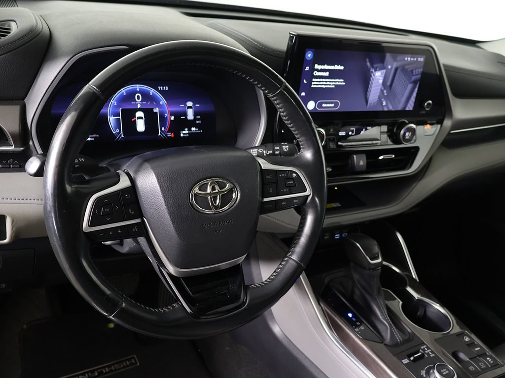 Used 2023 Toyota Highlander Limited AWD/4WD image 28