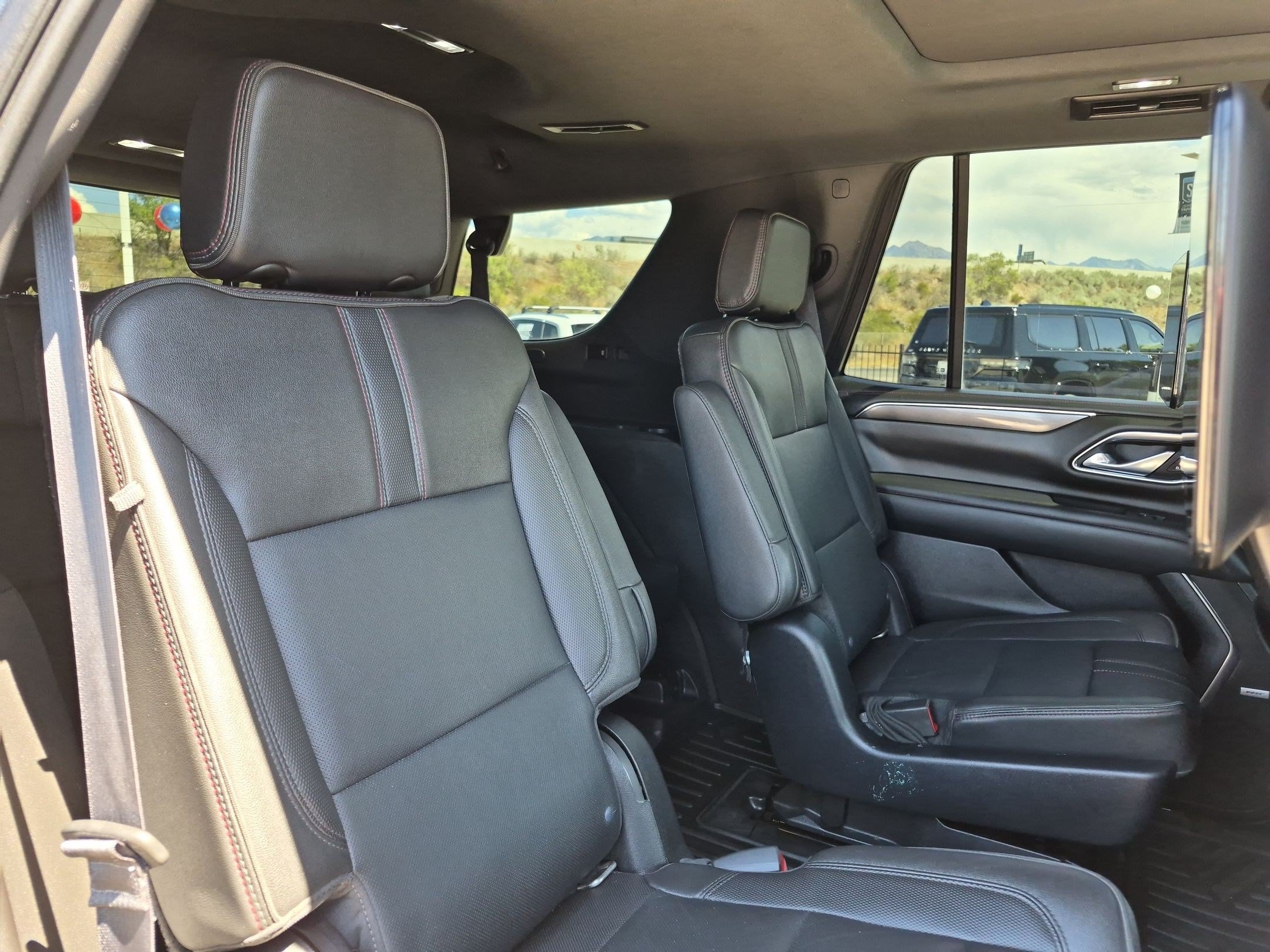 Used 2021 Chevrolet Tahoe RST w/ Luxury Package AWD/4WD image 28