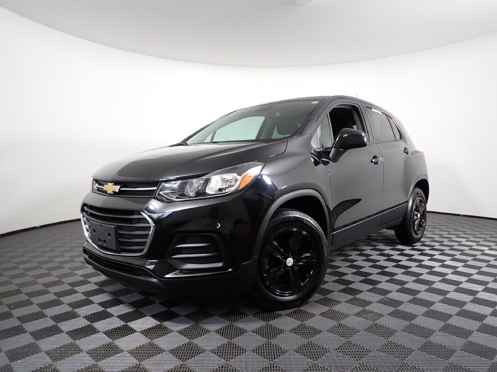 Used 2020 Chevrolet Trax LS w/ Tint and Cruise Package AWD/4WD image 2