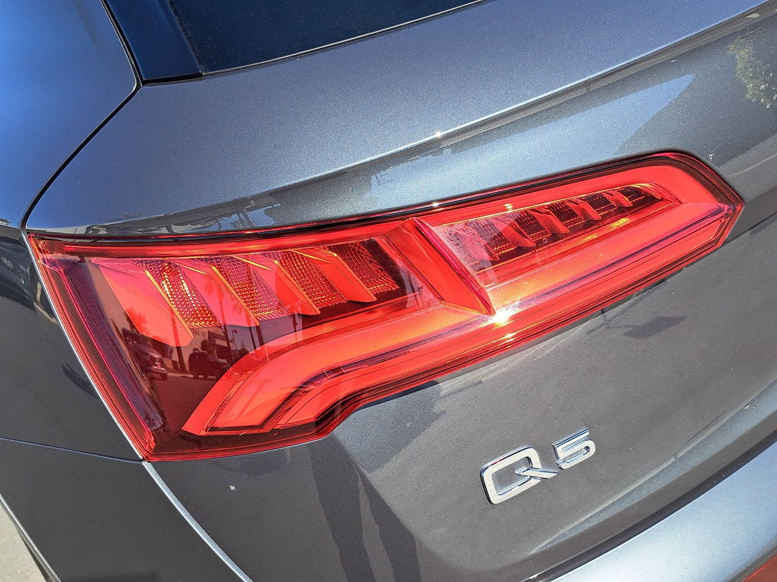 Used 2020 Audi Q5 e Premium w/ Convenience Package image 38