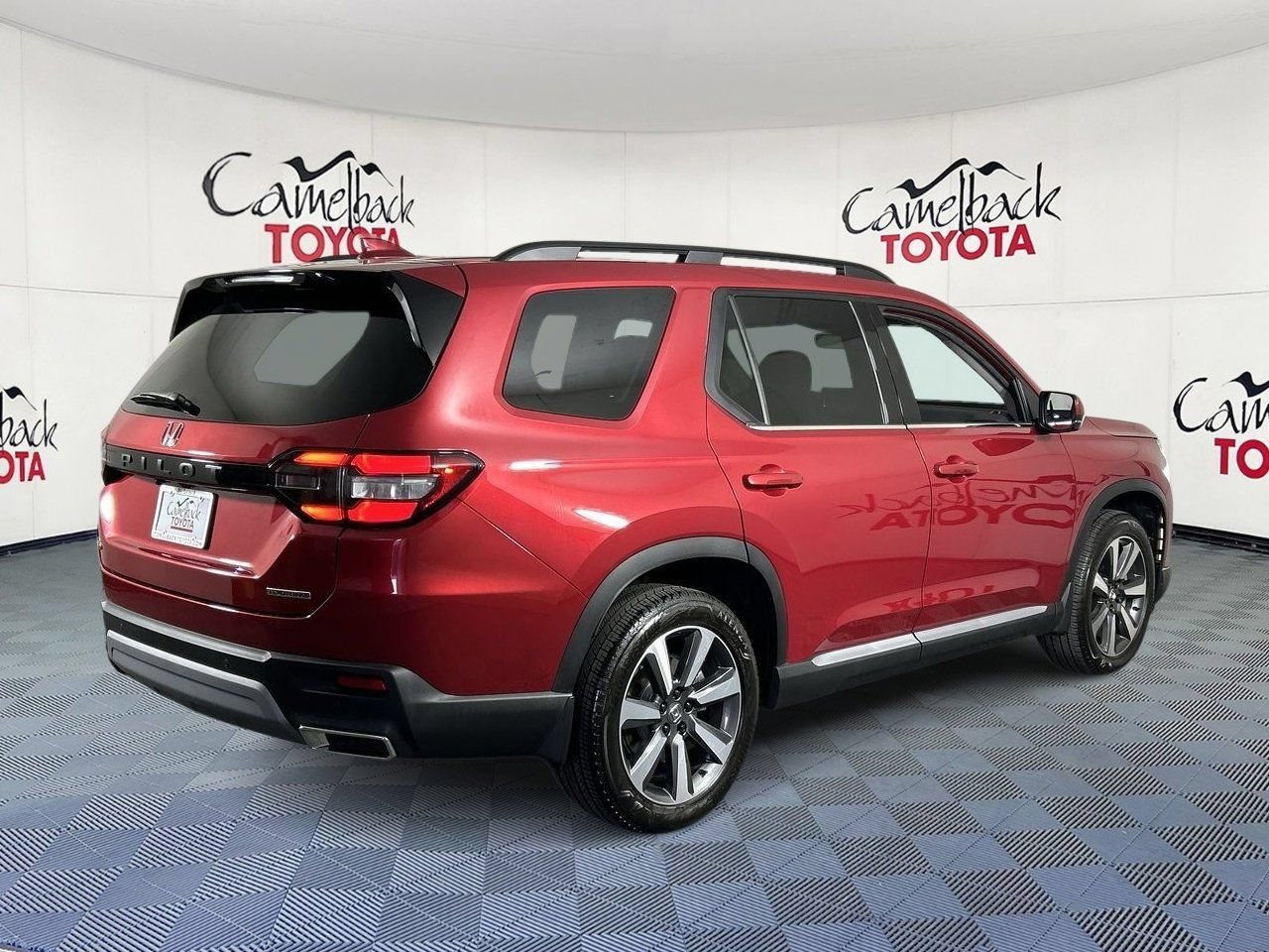 Used 2024 Honda Pilot Touring image 8