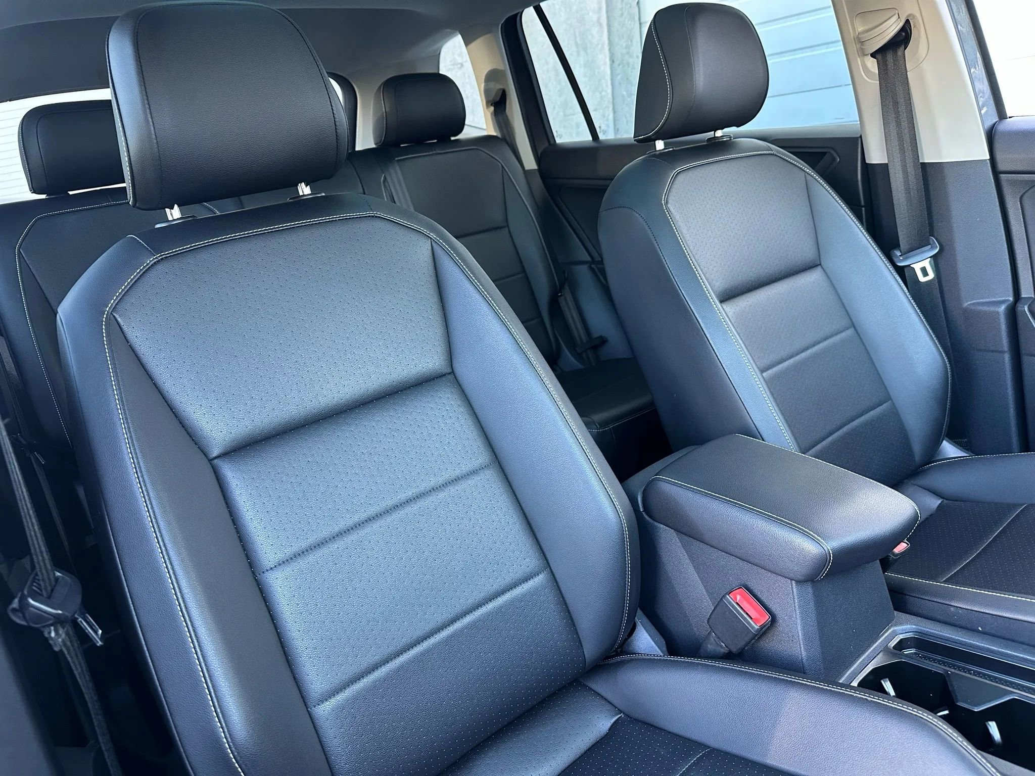 Used 2021 Volkswagen Tiguan SE w/ Panoramic Sunroof Package image 10