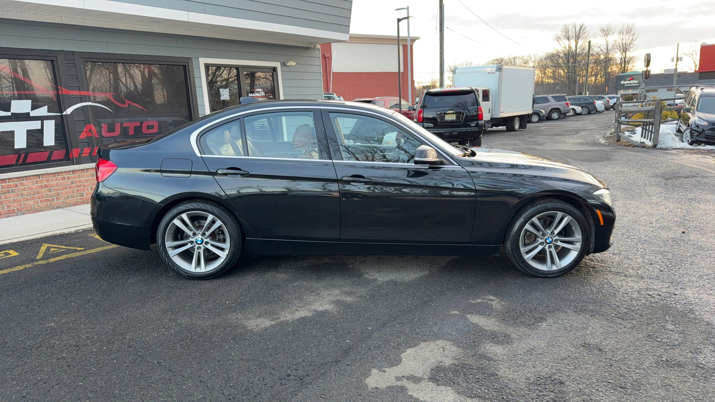 Used 2017 BMW 330i xDrive 330i xDrive Sedan 4D image 4