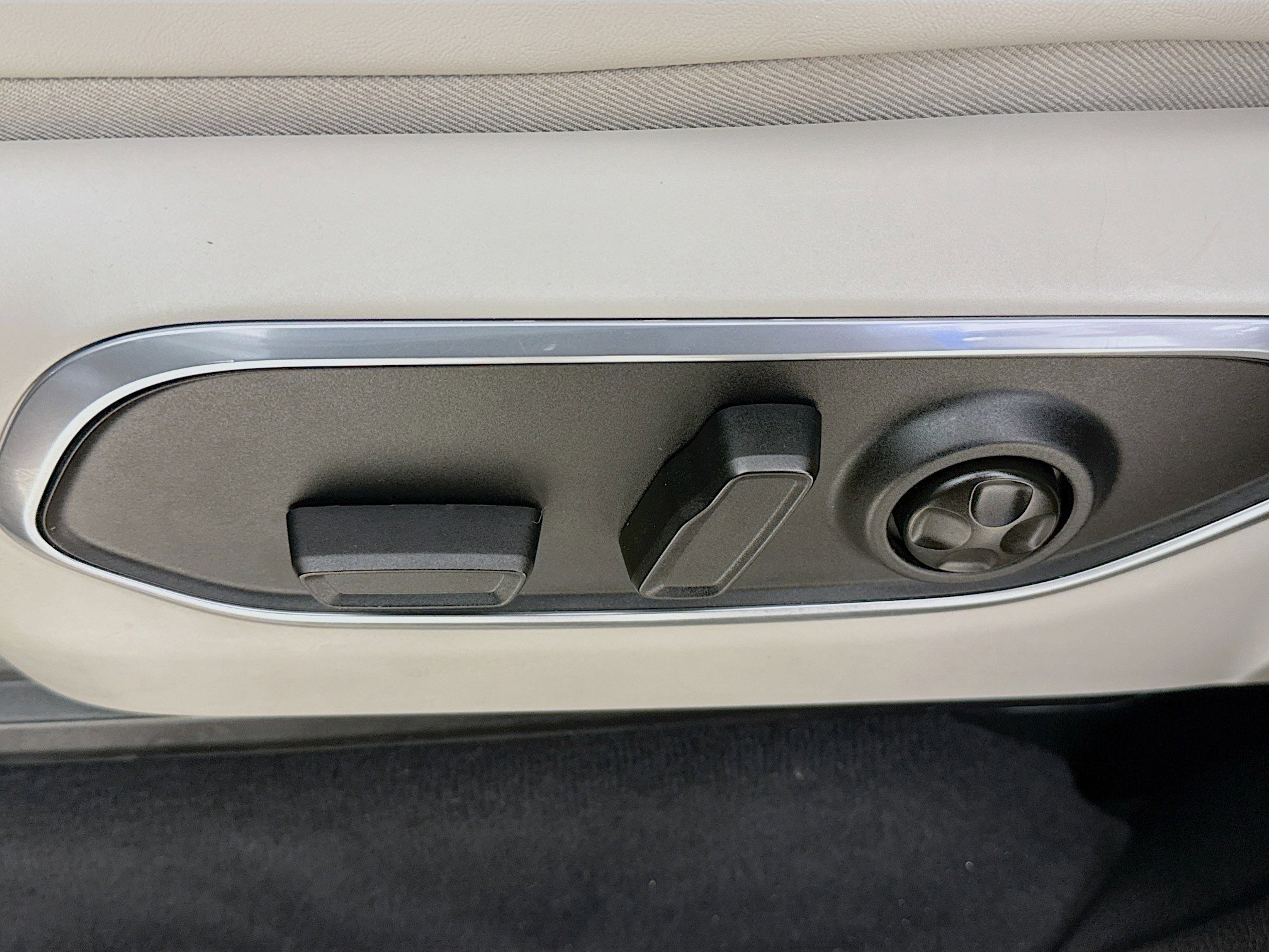 Used 2024 Jeep Wagoneer L Series II w/ Flexible Seating Group image 24