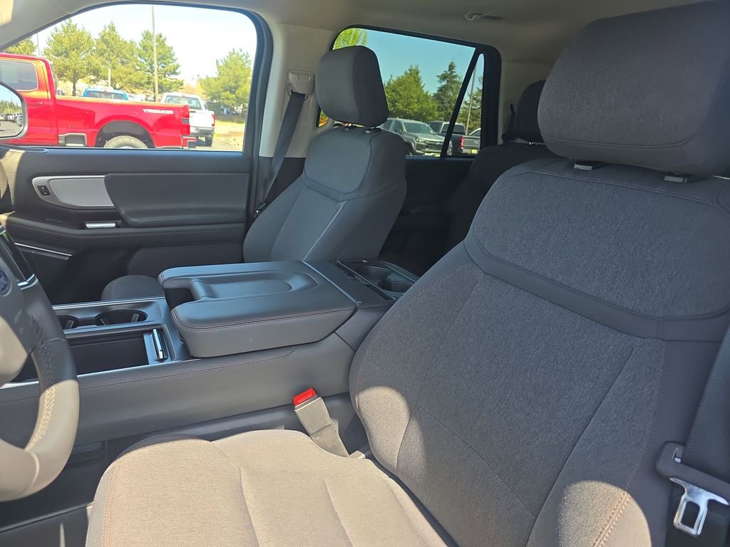 Used 2025 Ford Expedition Max Active AWD/4WD image 9