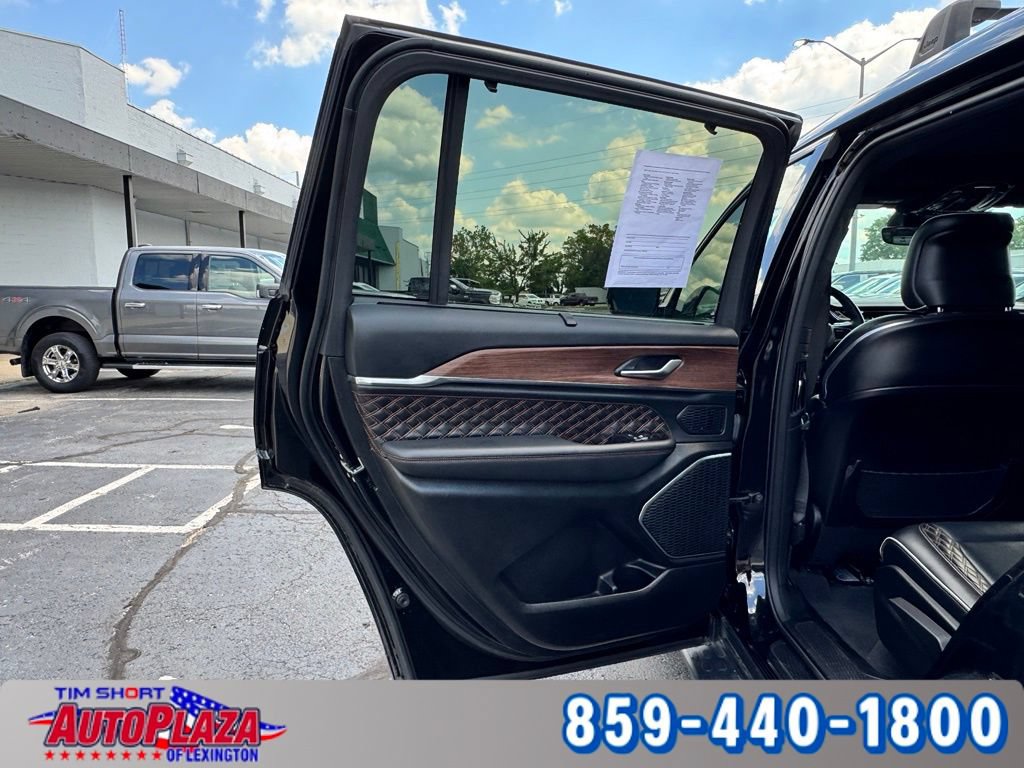 Used 2021 Jeep Grand Cherokee L Summit w/ Luxury Tech Group V AWD/4WD image 61