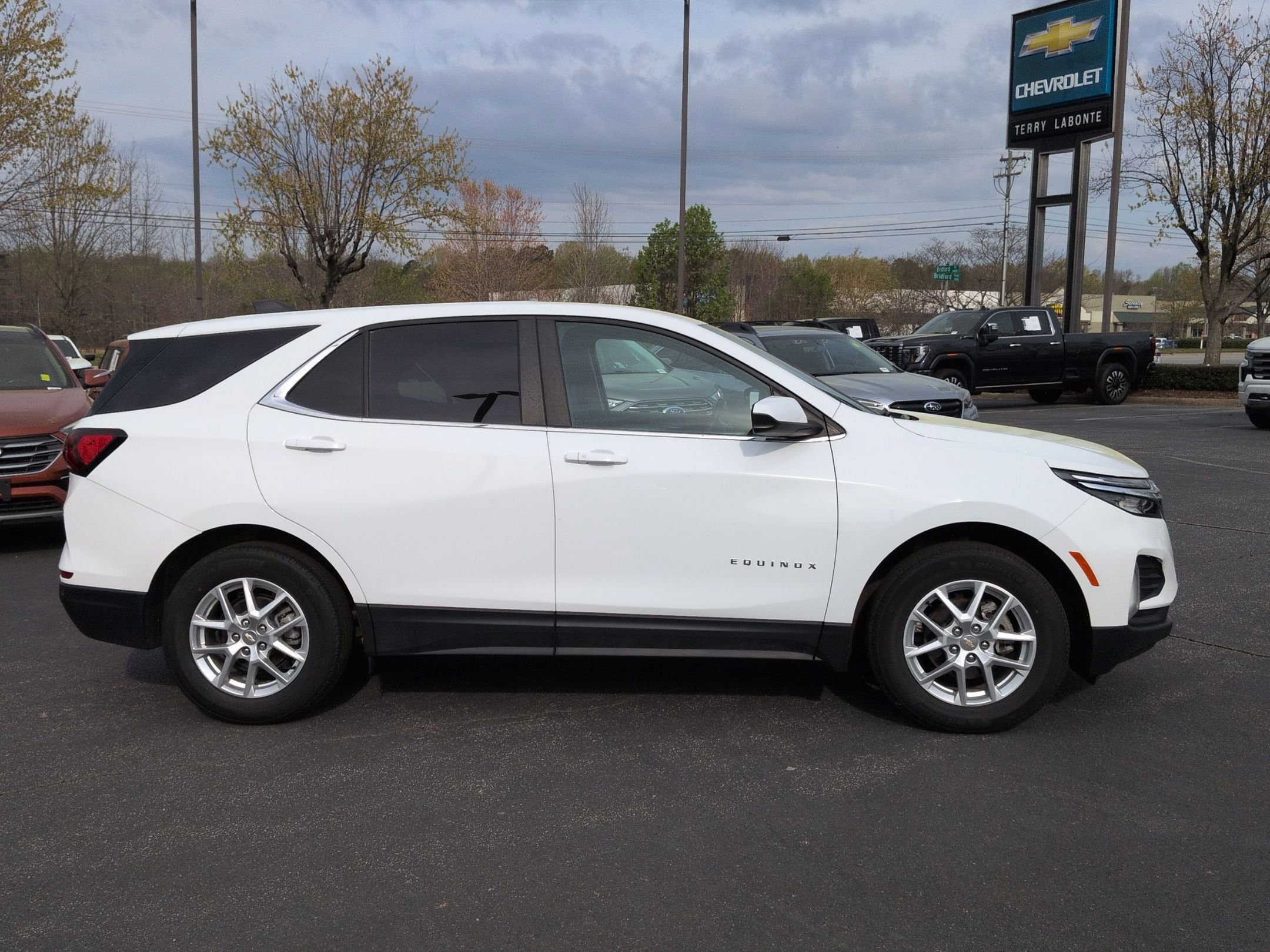 Used 2023 Chevrolet Equinox LT image 11