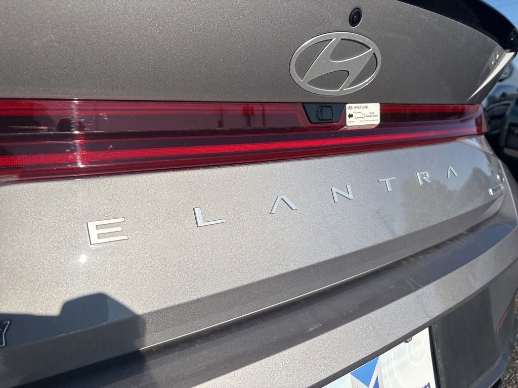 Certified 2025 Hyundai Elantra SEL w/ Cargo Package FWD image 11
