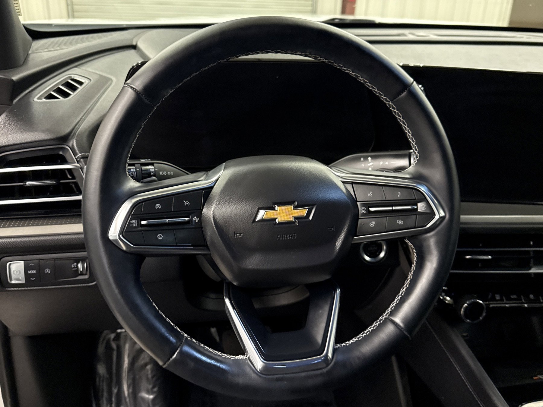 Used 2025 Chevrolet Traverse LT w/ LPO, Roadside Safety Package image 7