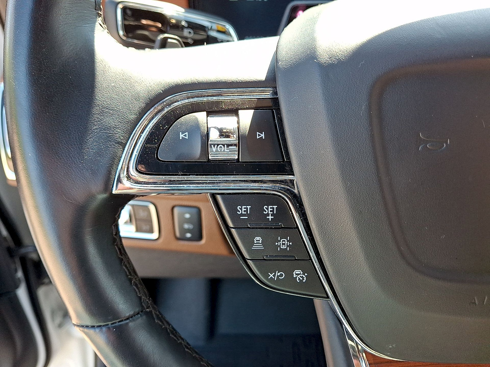 Used 2024 Lincoln Navigator L Reserve AWD/4WD image 17