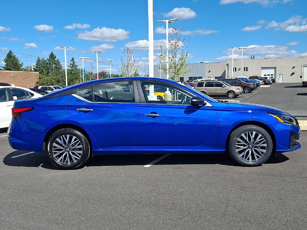 Used 2025 Nissan Altima 2.5 SV AWD/4WD image 7