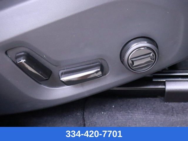 New 2025 Volvo XC60 B5 Plus w/ Protection Package Premier image 16