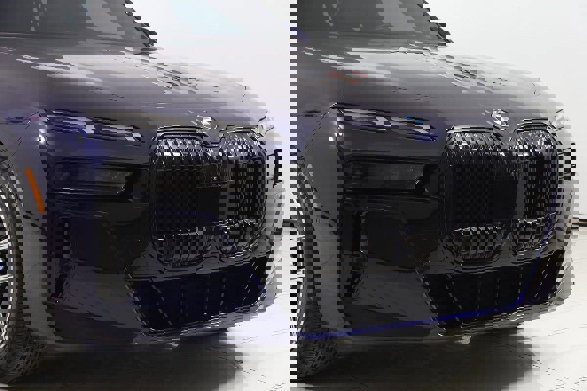 Used 2023 BMW 760i xDrive image 53