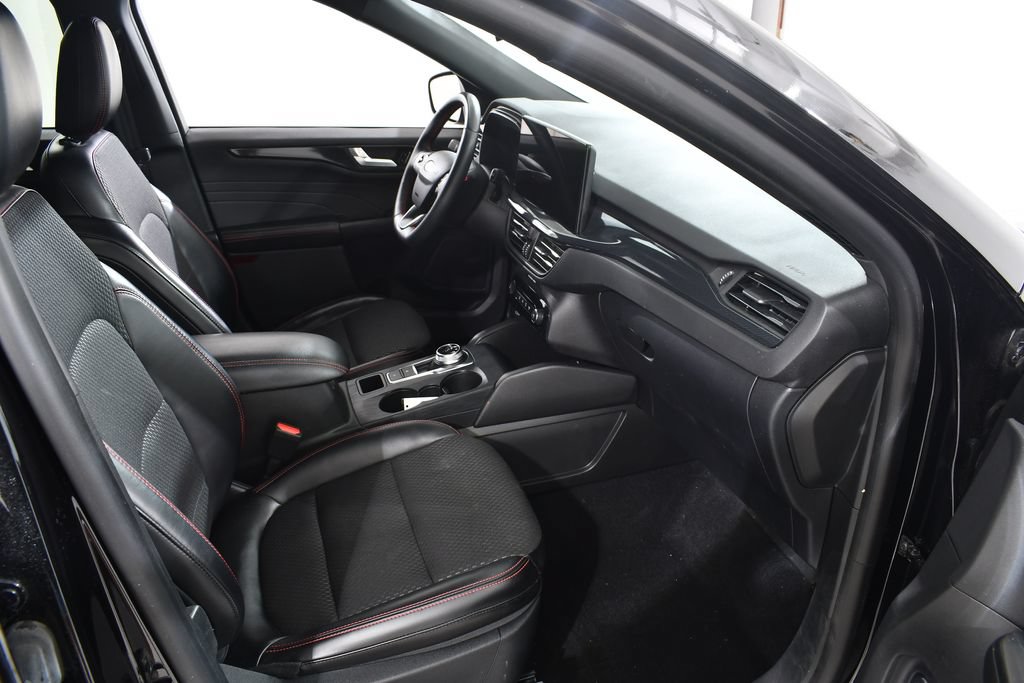 Used 2024 Ford Escape ST-Line w/ Tech Pack #1 AWD/4WD image 10